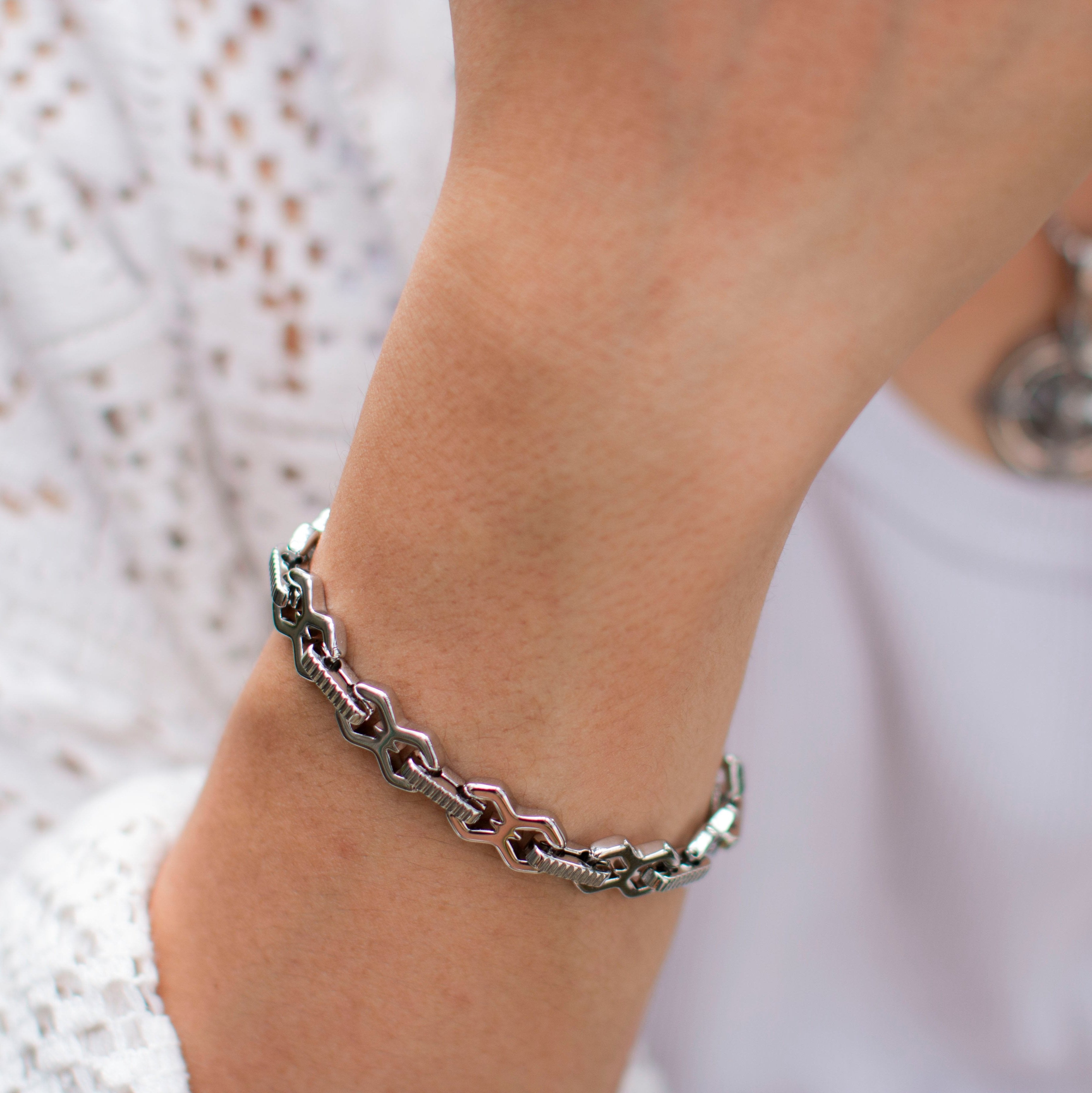 Ocho Link Chain Bracelet