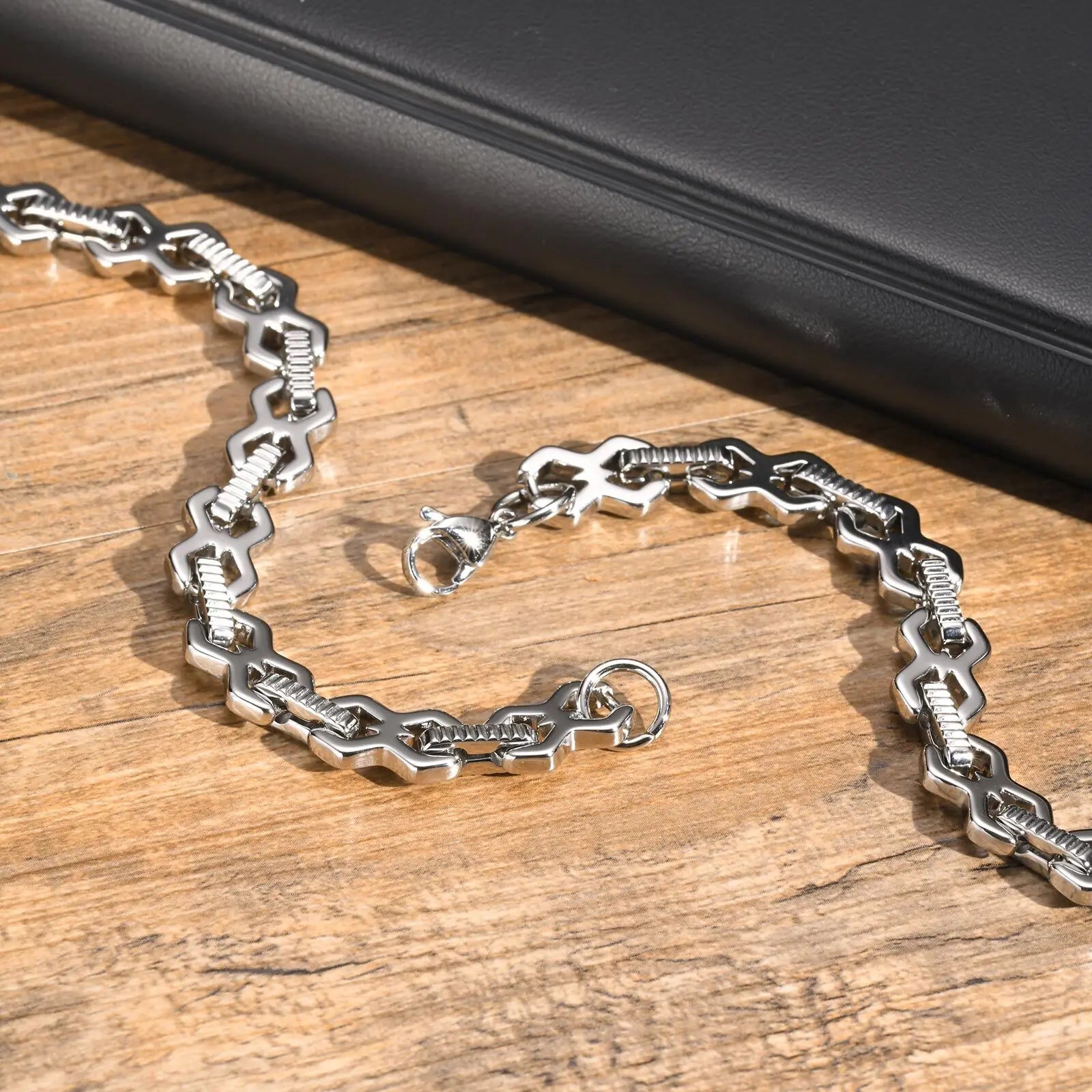 Ocho Link Chain Bracelet